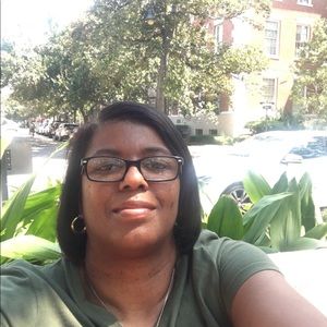 Meet your Posher, Anissa